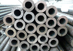 無(wú)縫鋼管貨場(chǎng)展示